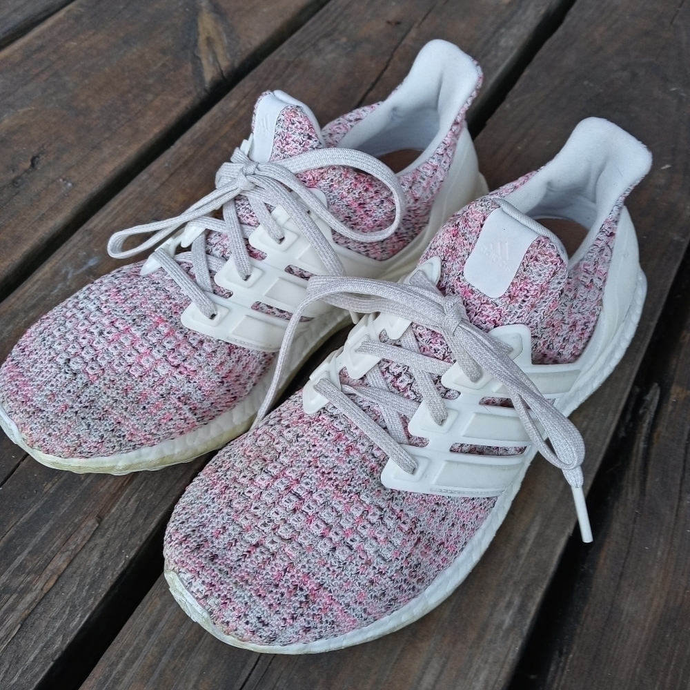 Adidas women's Size 6 UltraBOOST White / Chalk Pea